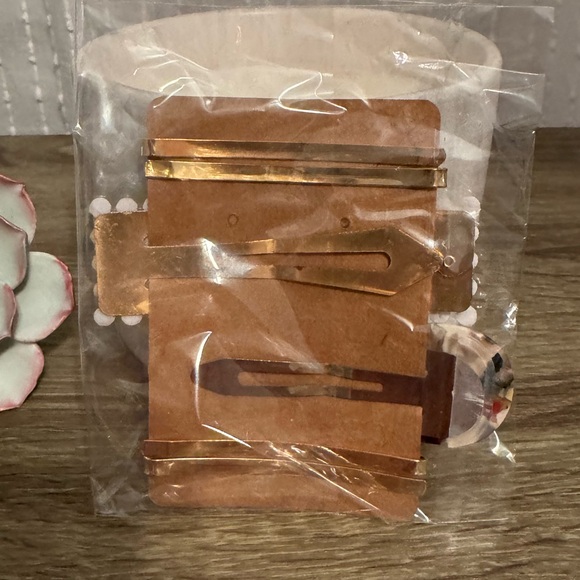 Anthropologie 6 Piece Hair Clip Set Pearl,Tortoise Shell & Solid Multi Color - Picture 4 of 9